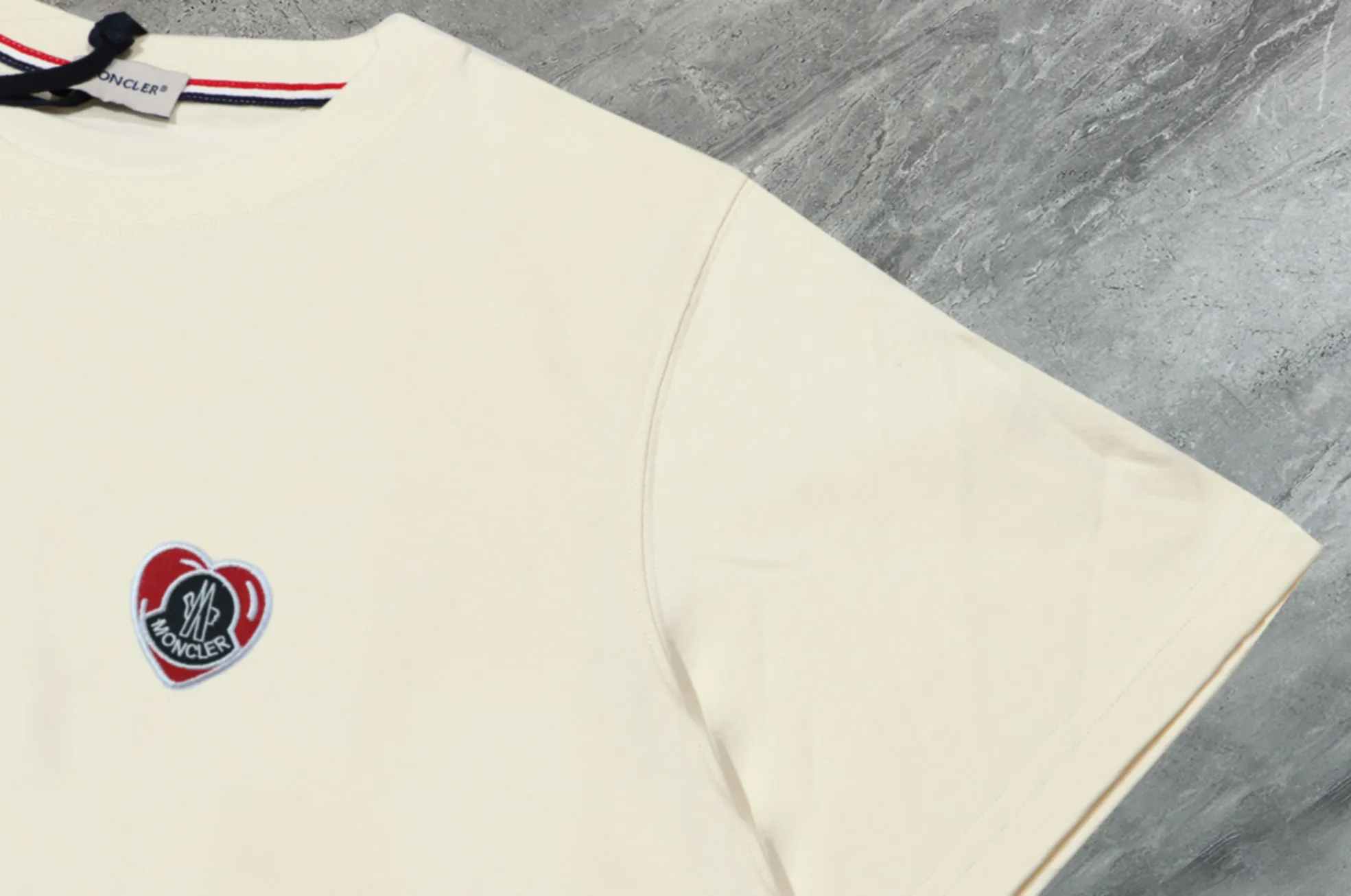 《 》 《Moncler~ 》2025New Arrival Quality T , Versatile Quality ！ ‼ 32 250G ‼ ， ， ， ， T 🤪 Sizes：S-M-L-XL-2XL ：Black，White， Same Style